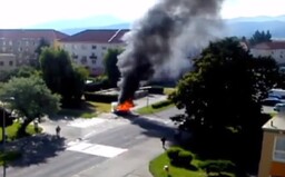 V zhorenom aute zostalo nahé telo muža. Poslanca zo Žiaru nad Hronom zabila explózia
