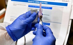 Vakcína proti Covid-19 bude na Slovensku možno povinná. Ministerstvo situáciu vyhodnotí, keď sa skončia klinické testy