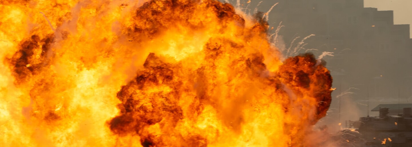 Vakuové bomby, které údajně svrhlo Rusko na Ukrajinu, mohou být silné jako jaderné bomby. Vysvětlujeme, jak fungují