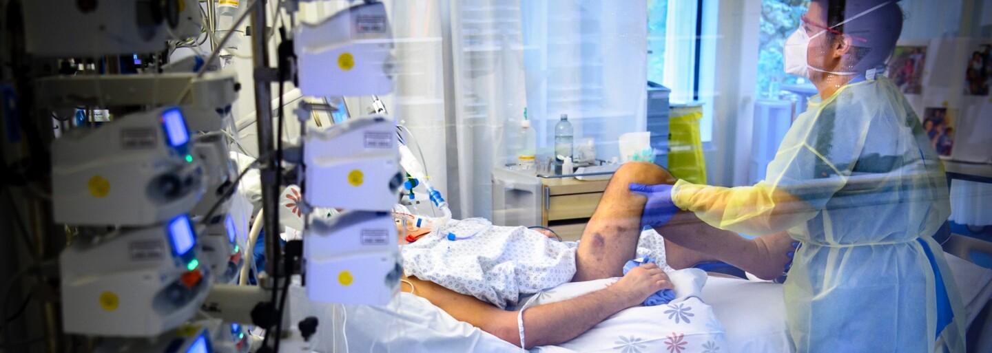 Variant omikron so sebou priniesol nové príznaky. Môžu sa týkať tvojej pleti, pokožky či dokonca nechtov