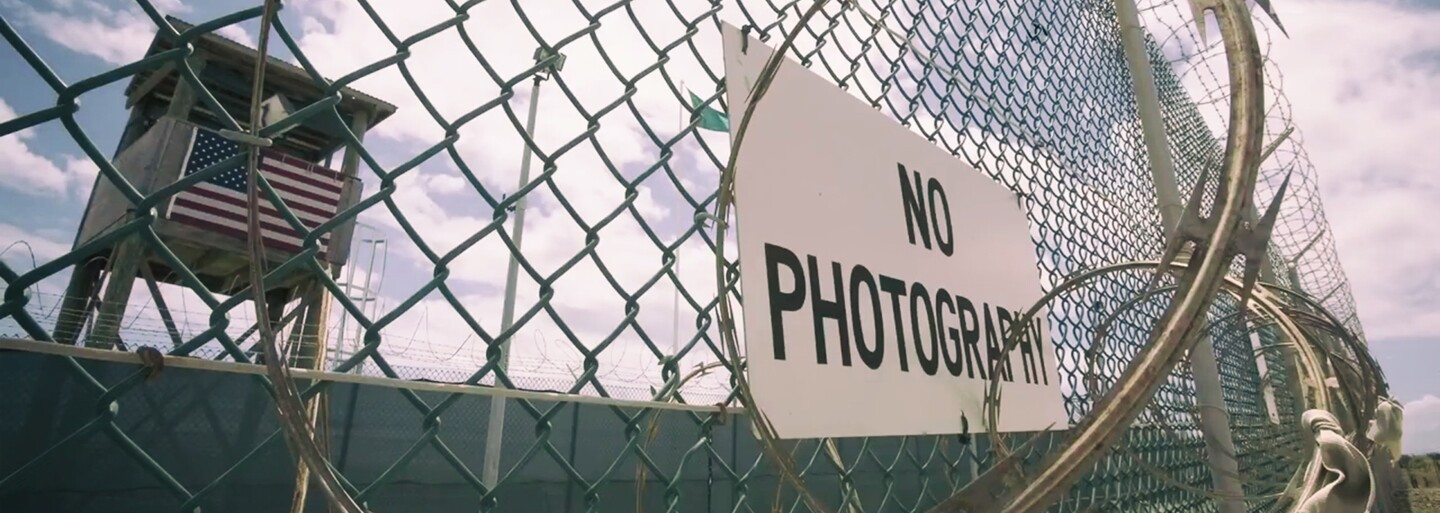 Věznice Guantánamo: Splachování Koránu do záchodu, násilné klystýry a spánková deprivace