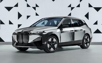 Vďaka unikátnej technológii dokáže BMW iX magicky meniť farbu karosérie. Takto to funguje