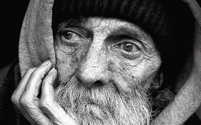 Ve Francii chtějí zakázat vyhazování neprodaného oblečení. Dostávat by ho měli lidé bez domova Ve Francii chtějí zakázat vyhazování neprodaného oblečení. Dostávat by ho měli lidé bez domova