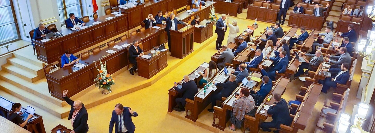 Ve Sněmovně je opět návrh na uzákonění manželství jako svazku muže a ženy. Předložili jej poslanci KDU-ČSL, ODS, ANO, TOP 09 a SPD