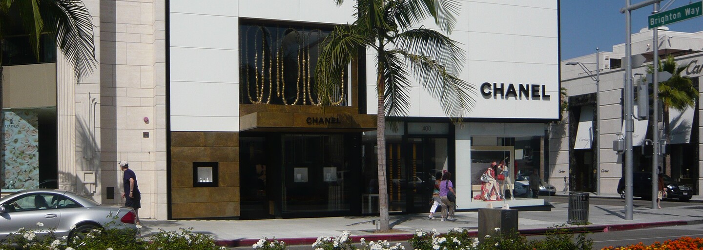 Věčná milenka a slavná návrhářka - Jaký byl život známé Coco Chanel?