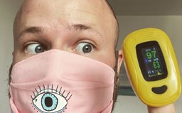 Vedátor odmeral nasýtenie krvi kyslíkom počas nosenia rúška: Dosahovalo takmer maximálnej hodnoty, viac mu škodilo rozprávanie