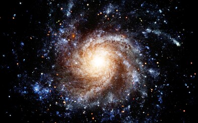 Vědci objevili momentálně nejvzdálenější galaxii v našem vesmíru. Extrémně září a možná už ani neexistuje Vědci objevili momentálně nejvzdálenější galaxii v našem vesmíru. Extrémně září a možná už ani neexistuje
