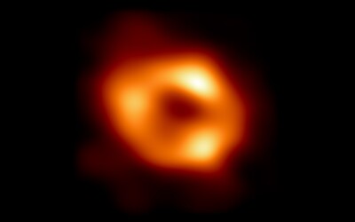 Vědci poprvé vyfotili černou díru v Mléčné dráze. Snímky mohou odpovědět na důležité otázky o jejím vzniku