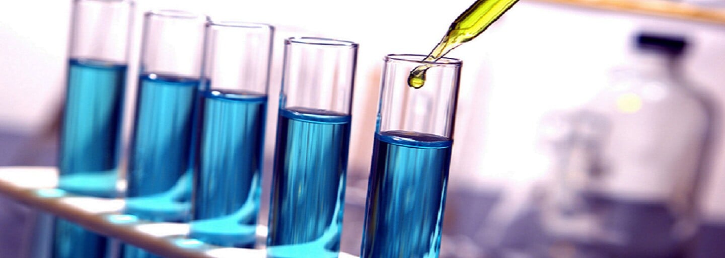 Vědci úspěšně otestovali látku, která dokáže zvrátit stárnutí. Laboratorní myši opětovně získaly srst či funkce orgánů