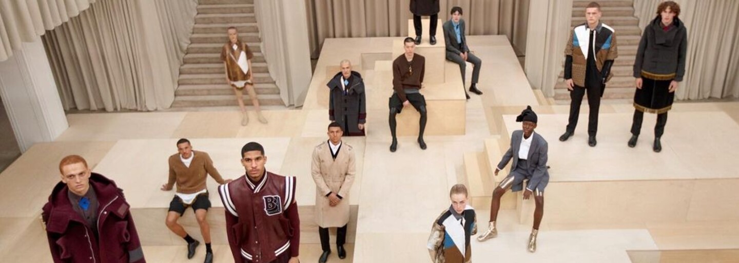 Vedenie módneho domu Burberry zrušilo prehliadku novej kolekcie z úcty ku kráľovnej Alžbete II.