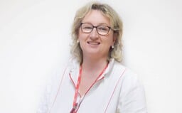 Vedúca vakcinačného centra: Najväčší stres máme z toho, že nám na konci dňa nejaká vakcína zostane. Nevieme ju opäť zmraziť
