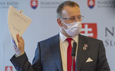 Vedúci diplomovky Borisa Kollára si myslí, že práca je v poriadku: Strany nie sú odkopírované, tvrdí Vedúci diplomovky Borisa Kollára si myslí, že práca je v poriadku: Strany nie sú odkopírované, tvrdí