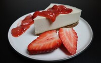 Veganský cheesecake: I vegani si mohou dezert vychutnat. Stačí, aby místo másla a vajec použili kokos a kešu