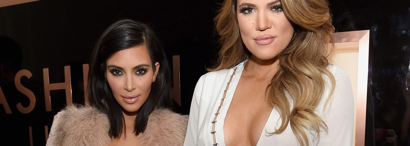 Veľké zadky Kim a Khloe Kardashian odetých v Yeezy Season 3 kúskoch zdobia nemecký časopis