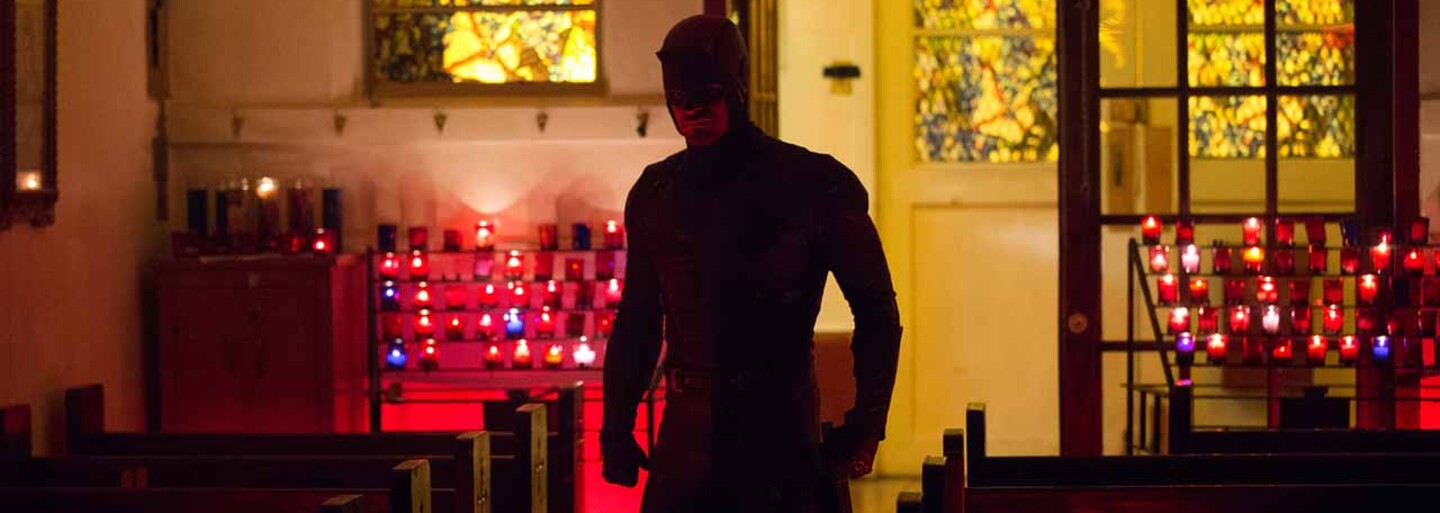 Veľkolepý trailer na druhú sériu Daredevila oslavuje sexi Elektru, krvavé súboje a monštróznu akciu
