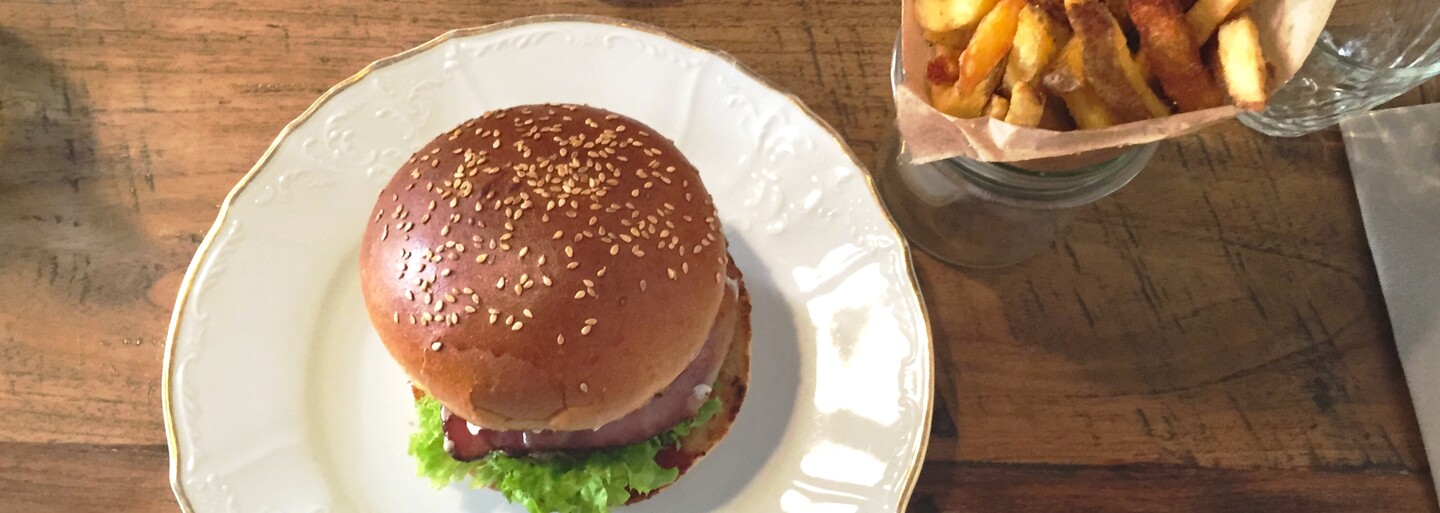 Velký test pražských burgráren – kam zajít na ten nejlepší burger?