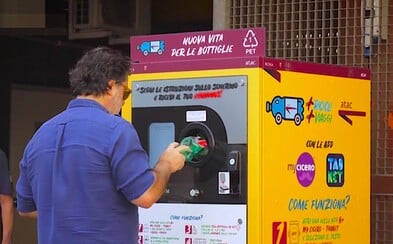 Vhodíš PET lahve, dostaneš jízdenku. V Římě zavádí netradiční způsob placení za MHD Vhodíš PET lahve, dostaneš jízdenku. V Římě zavádí netradiční způsob placení za MHD