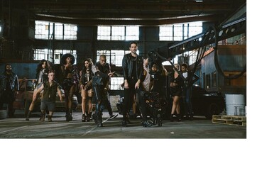 Vic Mensa a G-Eazy jazdia na autách v špinavých pretekoch. Sleduj videoklip ku ich spoločnej skladbe Reverse Vic Mensa a G-Eazy jazdia na autách v špinavých pretekoch. Sleduj videoklip ku ich spoločnej skladbe Reverse