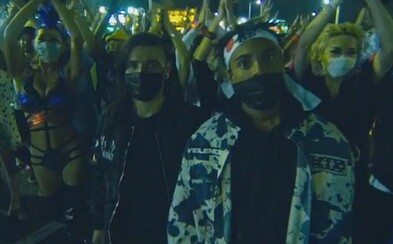 Vic Mensa a Skrillex premenili noc v Tokiu na párty, pri ktorej určite nebudeš mať pokoj Vic Mensa a Skrillex premenili noc v Tokiu na párty, pri ktorej určite nebudeš mať pokoj