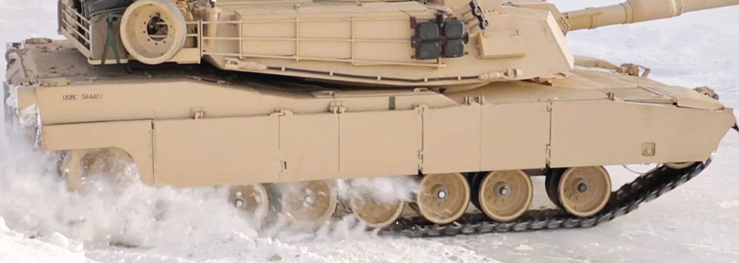 Videli ste už driftujúce tanky M1A1 Abrams či Leopard 2 na čistom ľade? Ich šmyky je možné pozorovať v Nórsku