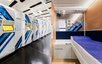 Vídeňské letiště otevřelo ultramoderní spací kabinky. Samy se čistí, je v nich zdarma Wi-Fi, noc vyjde na tisíc korun