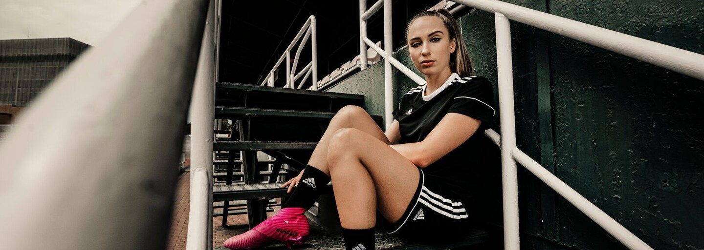 VIDEO: „Ať se víc věnují plotně.“ Hráči Příbrami komentovali ženský fotbal, reagovala i Bára Votíková