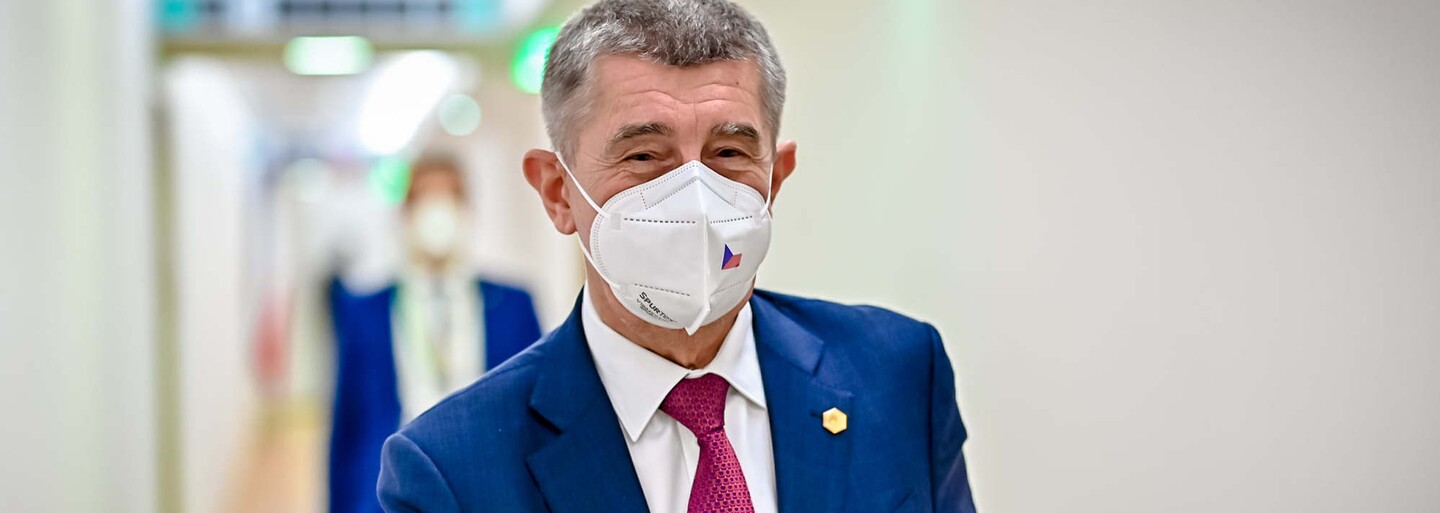 VIDEO: Babiš navštívil olomoucký minimarket. „Musíte poslouchat, já to tu šéfuju,“ řekl majitelce a koupil si tři kočky pro štěstí