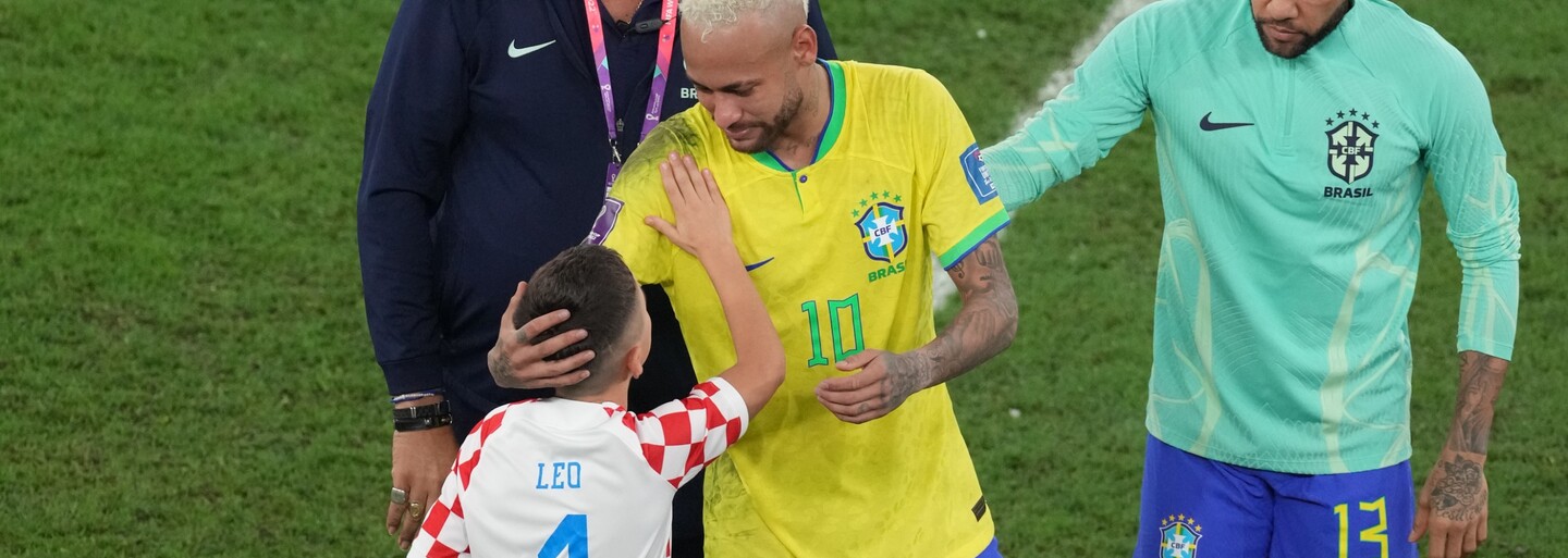 VIDEO: Brazílie na mistrovství světa končí, Neymara utěšoval syn soupeře