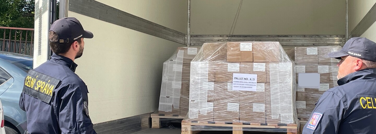 VIDEO: Colníci v Česku zadržali muža s tabletami na výrobu až 80 kíl pervitínu