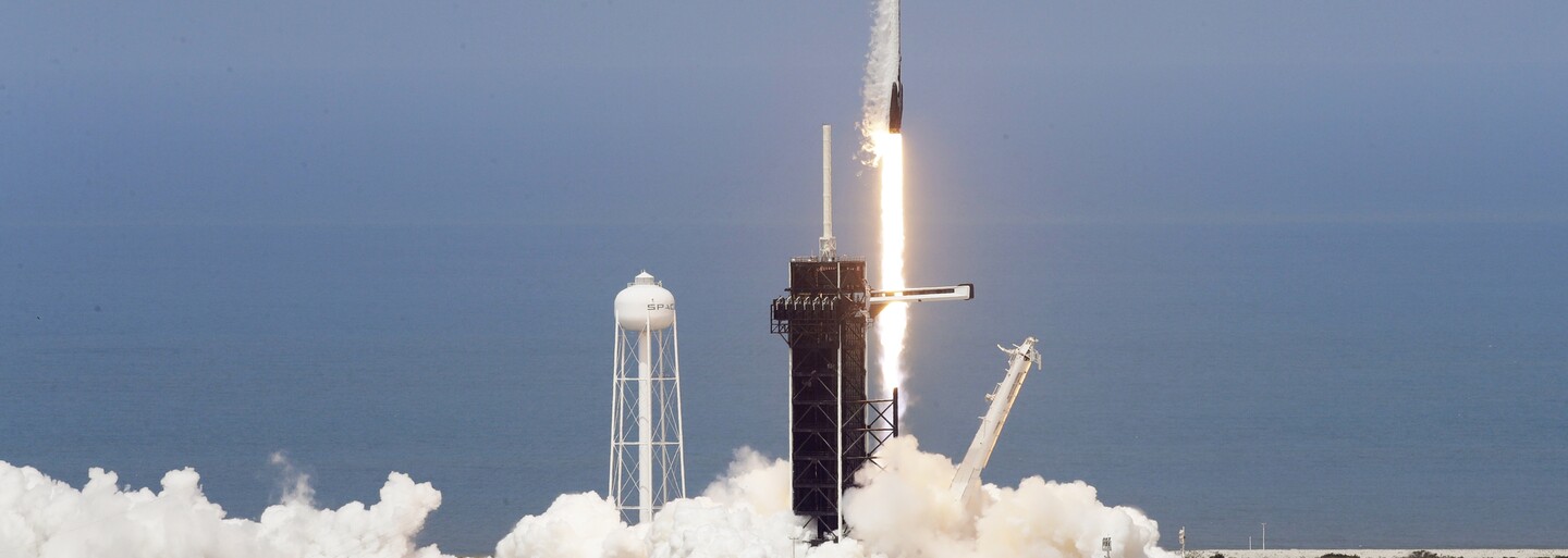 VIDEO: Češi spolupracují se SpaceX, ve vesmíru budeme mít další satelit. Sleduj živý přenos