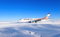 VIDEO: Česká aerolinka jako první na světě přistála s Boeingem 737MAX na Antarktidě