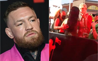 VIDEO: Conor McGregor a raper Machine Gun Kelly sa skoro pobili na červenom koberci. Situáciu zachraňovala Megan Fox