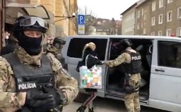 VIDEO: Jankovská bola na slobode len 2 sekundy, po opätovnom zatknutí sa psychicky zrútila, tvrdí advokát