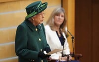 VIDEO: „Její veličenstvo královna Alžběta II. je kolonizátorka,“ prohlásila australská senátorka při skládání přísahy
