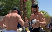 VIDEO: Logan Paul vrazil známemu youtuberovi. Dvojica skúšala výzvu známu ako „body shot challenge“