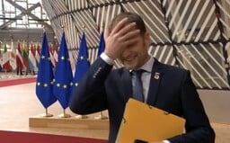 VIDEO: Matovič si spravil hanbu v živom vysielaní z Bruselu. „Can I go one time? Next time,“ pýtal si opakovaný pokus