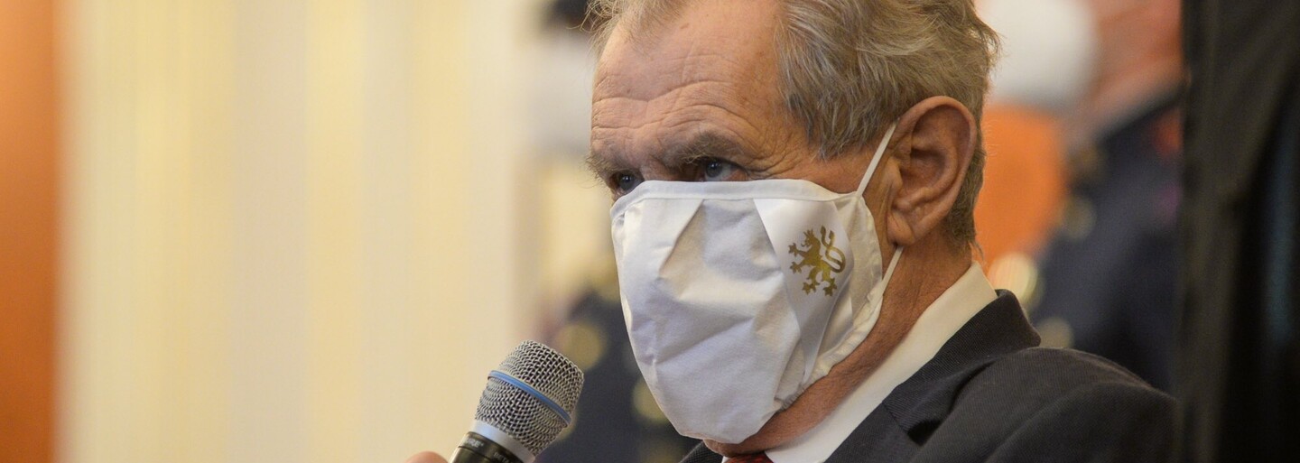 VIDEO: Miloš Zeman odmítl podat ruku autorovi hry Ovčáček čtveráček při jmenování nových rektorů vysokých škol
