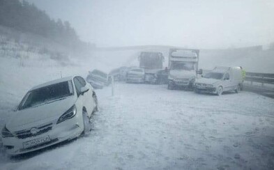 Video: Na diaľnici pod Tatrami sa zrazilo 18 áut, dodávka a autobus. Cestu museli uzatvoriť (Aktualizované) Video: Na diaľnici pod Tatrami sa zrazilo 18 áut, dodávka a autobus. Cestu museli uzatvoriť (Aktualizované)