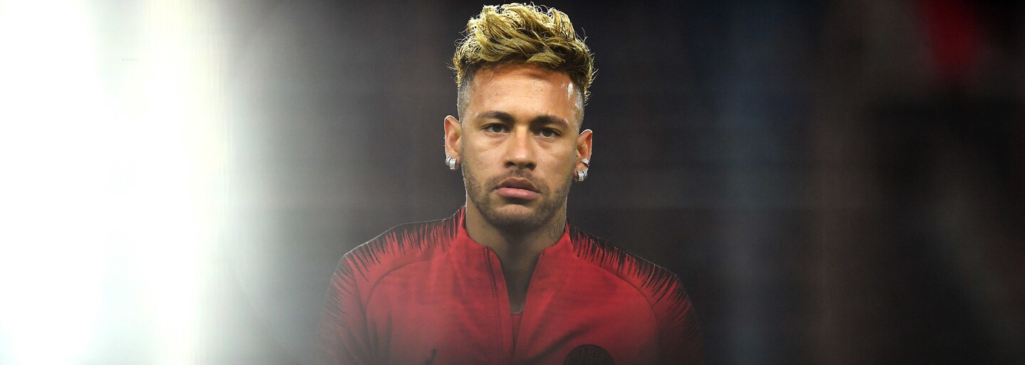 VIDEO: Neymar sa pri zápase škaredo zranil. Z ihriska ho museli odniesť na nosidlách