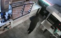VIDEO: Neznámý pachatel zapálil pizzerii v Příbrami