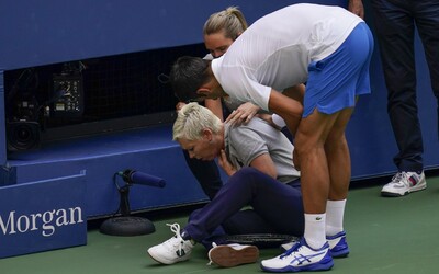 VIDEO: Novaka Djokoviča diskvalifikovali z US Open, nahnevaný trafil loptičkou do krku čiarovú rozhodkyňu