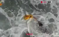 VIDEO: Pilot dronu zachránil 14-ročného chlapca, ktorý sa topil na španielskej pláži. Zhodil mu vestu, keď bol už na pokraji síl