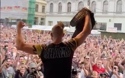 VIDEO: Podívej se, jak šampiona UFC Jiřího Procházku v Brně vítaly tisíce nadšených fanoušků