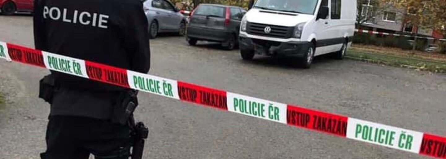 VIDEO: Český policajt niekoľko minút kľačal na krku mladého Róma. Ten následne zomrel