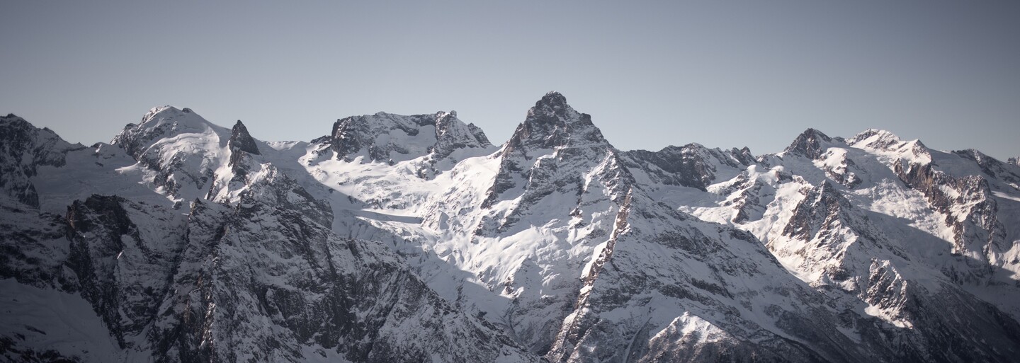 VIDEO: Pri páde ľadovca v talianskych Alpách zasypalo 15 ľudí, najmenej päť ľudí zahynulo