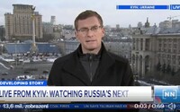 VIDEO: Reportér robí z Kyjeva bravúrne živé vstupy v 6 rôznych jazykoch. Jeho video sa stalo virálnym