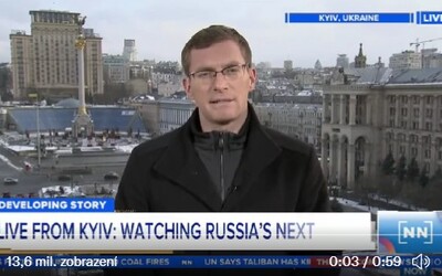VIDEO: Reportér robí z Kyjeva bravúrne živé vstupy v 6 rôznych jazykoch. Jeho video sa stalo virálnym