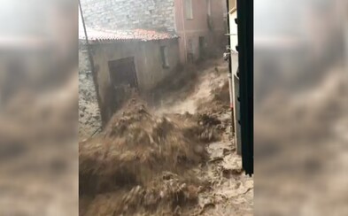 VIDEO: Sardinii postihly ničivé záplavy, zemřeli tři lidé, jeden z nich se utopil ve vlastním domě VIDEO: Sardinii postihly ničivé záplavy, zemřeli tři lidé, jeden z nich se utopil ve vlastním domě