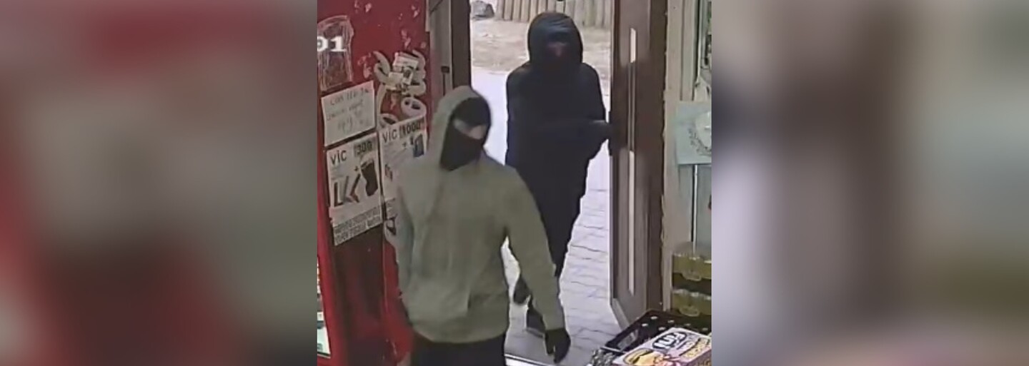 VIDEO: Statečná prodavačka v Brně vyhnala z obchodu ozbrojené lupiče