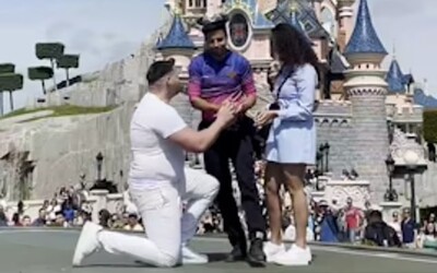 VIDEO: Takto pracovník Disneylandu zničil dvom zaľúbencom romantickú žiadosť o ruku. Park sa už stihol ospravedlniť